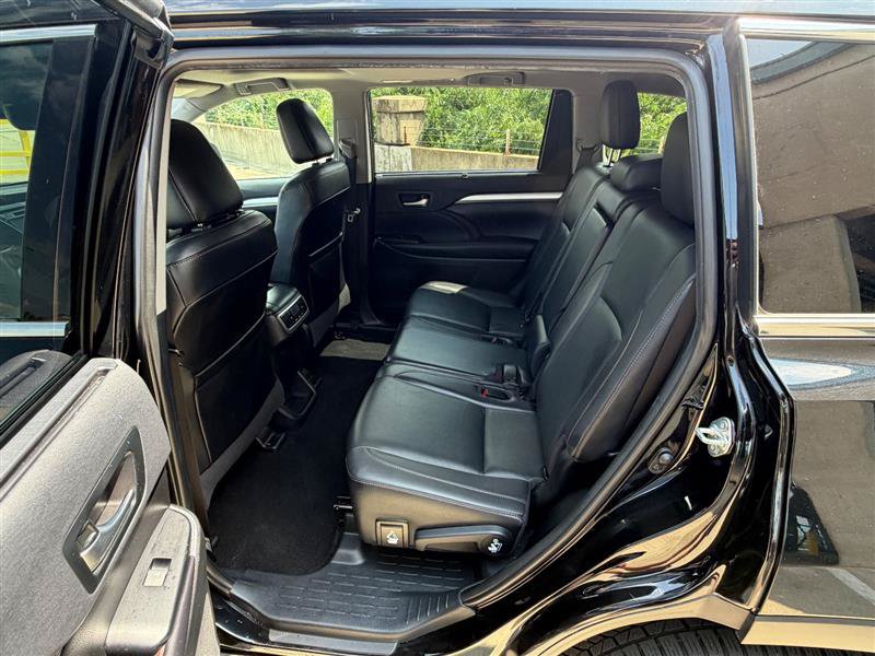 Used 2019 Toyota Highlander XLE AWD/4WD image 33
