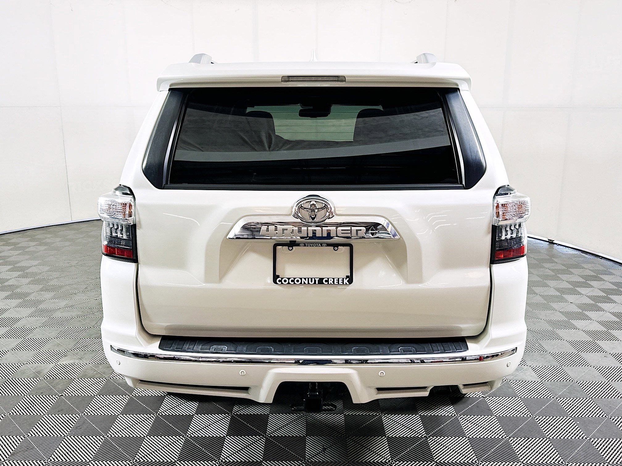 Used 2022 Toyota 4Runner Limited RWD image 4