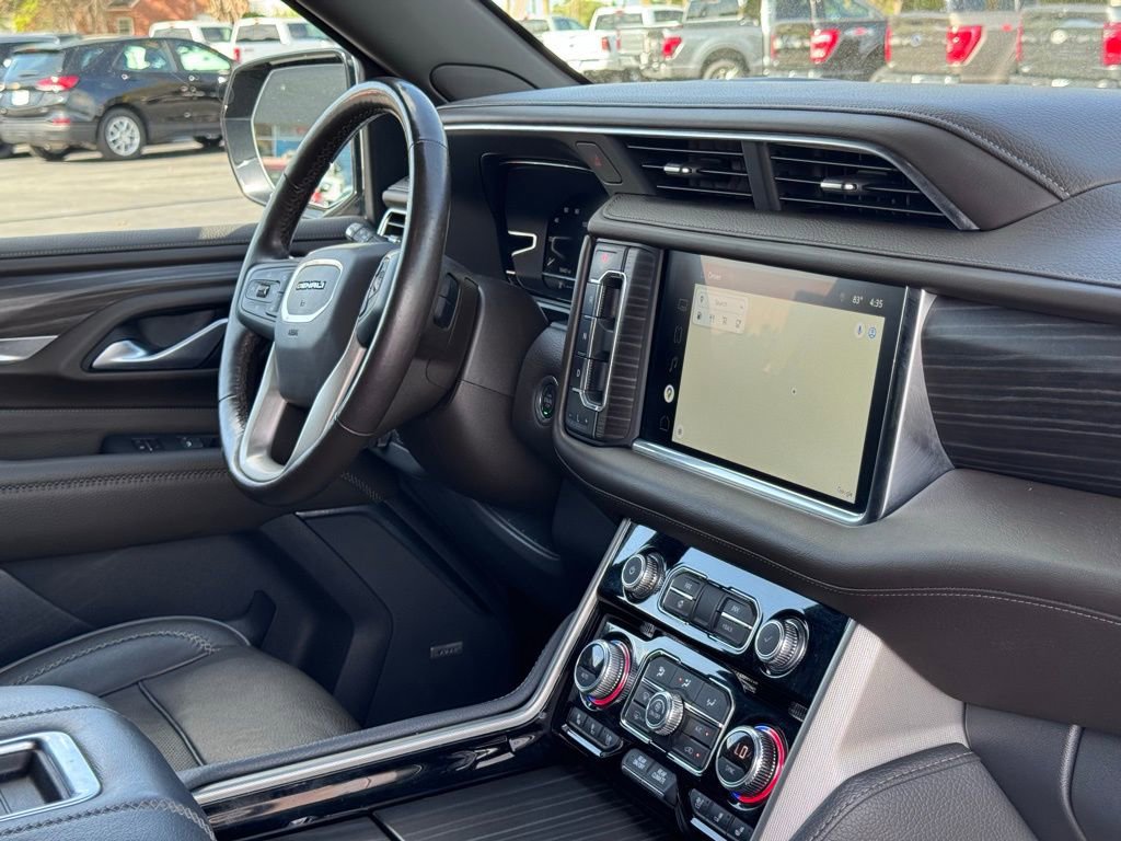Used 2022 GMC Yukon XL Denali w/ Denali Premium Package image 5