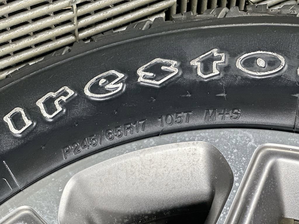 Used 2020 Jeep Cherokee Trailhawk w/ Cold Weather Group image 31