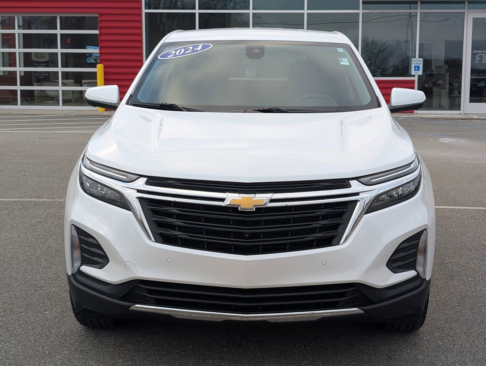 Used 2024 Chevrolet Equinox LT image 2