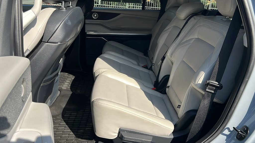 Certified 2025 Lincoln Navigator Reserve image 13