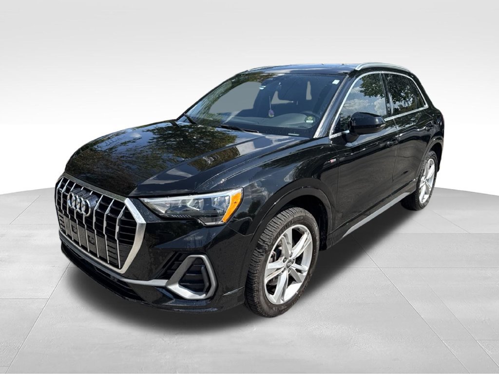 Used 2020 Audi Q3 2.0T Premium w/ Convenience Package AWD/4WD image 2