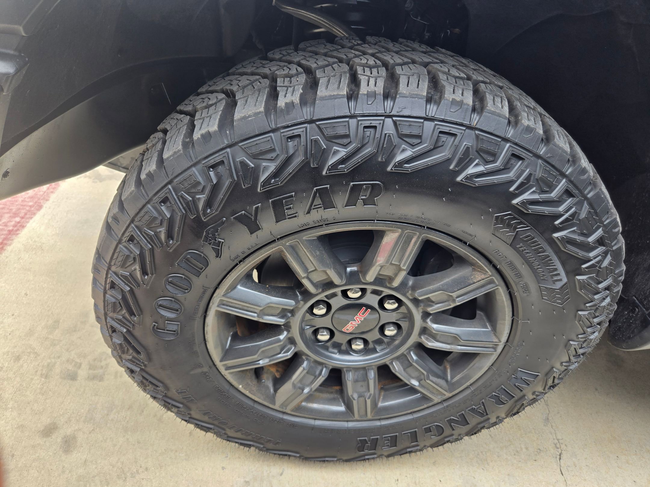 Used 2024 GMC Sierra 1500 AT4X AWD/4WD image 4