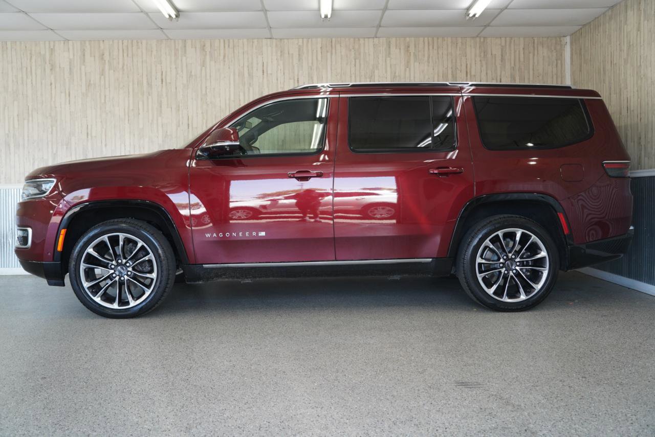 Used 2022 Jeep Wagoneer Series III w/ Premium Group I RWD image 4