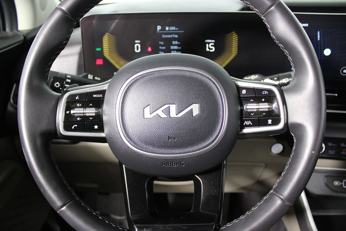 Used 2026 Kia Carnival LXS FWD image 17