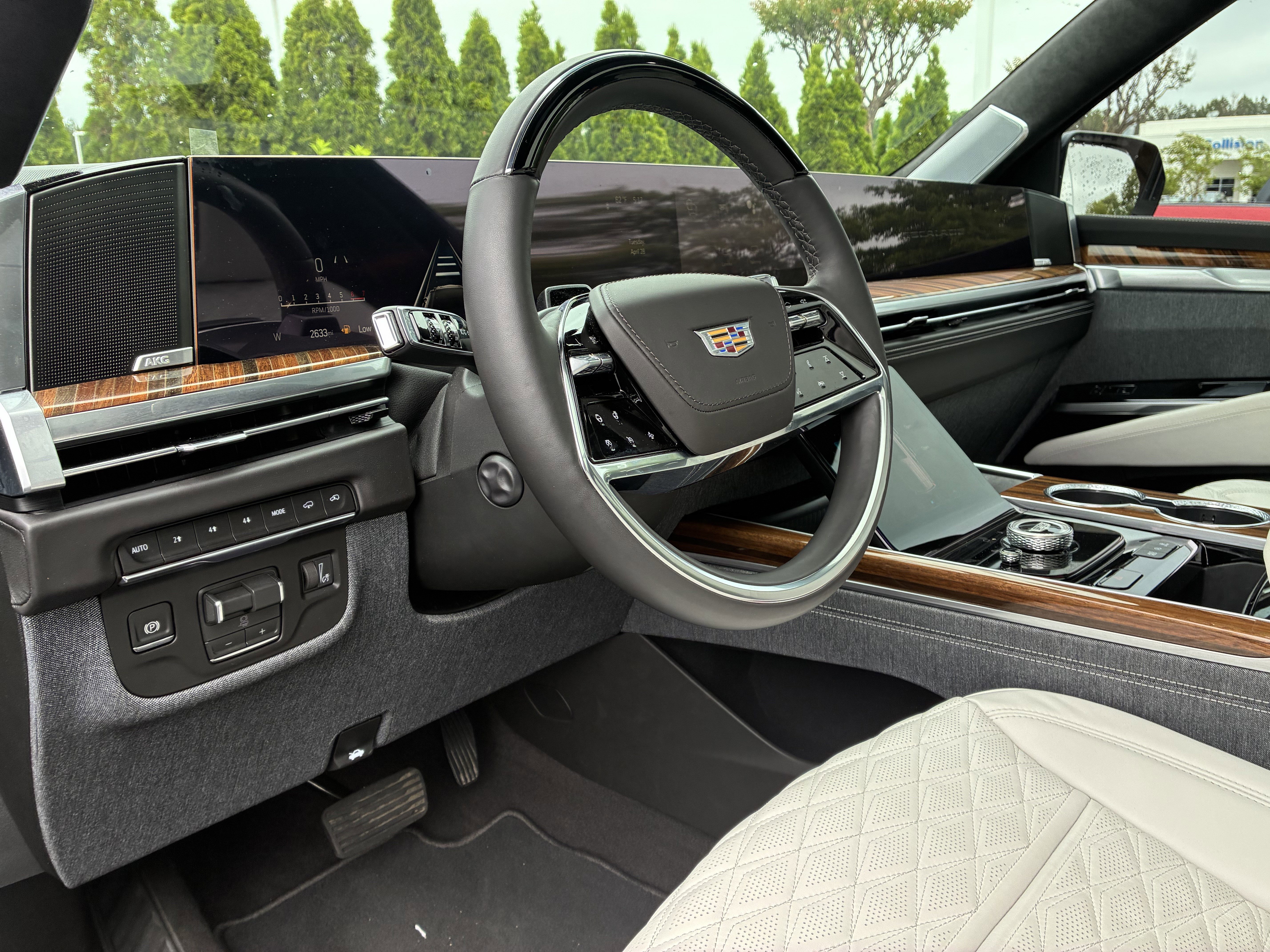 Used 2026 Cadillac Escalade Platinum Sport w/ LPO, Floor Liner Package AWD/4WD image 24
