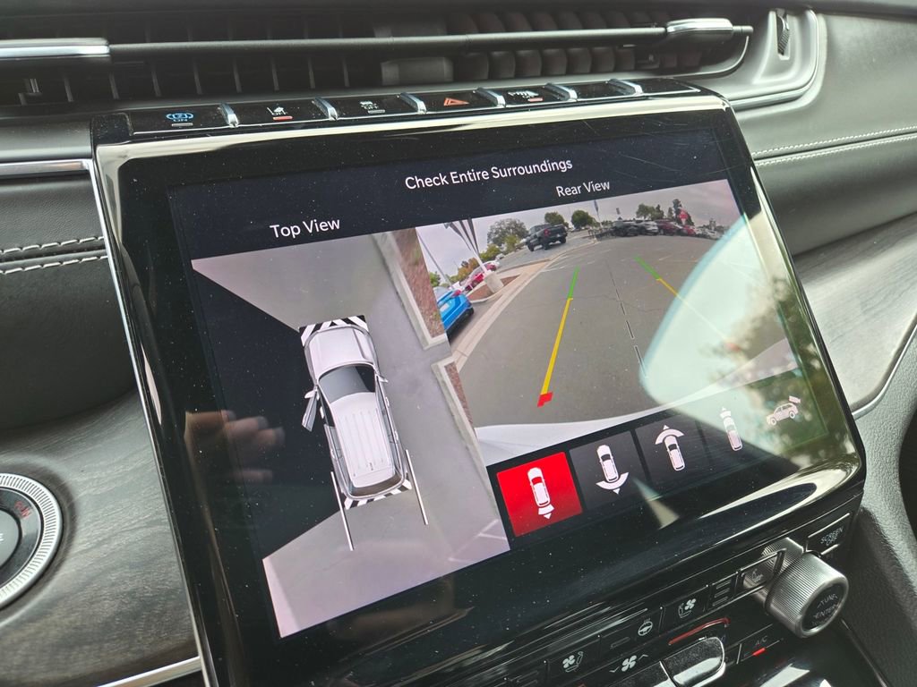 Used 2022 Jeep Grand Cherokee Overland w/ Advanced Protech Group III image 15