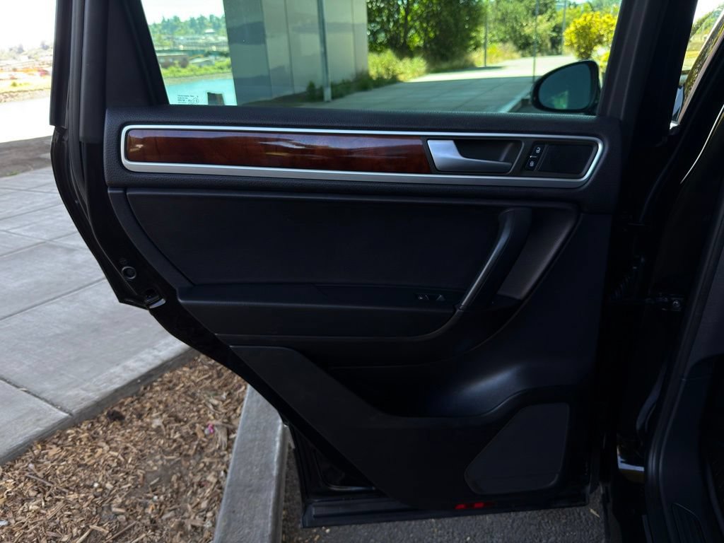 Used 2014 Volkswagen Touareg VR6 AWD/4WD image 22