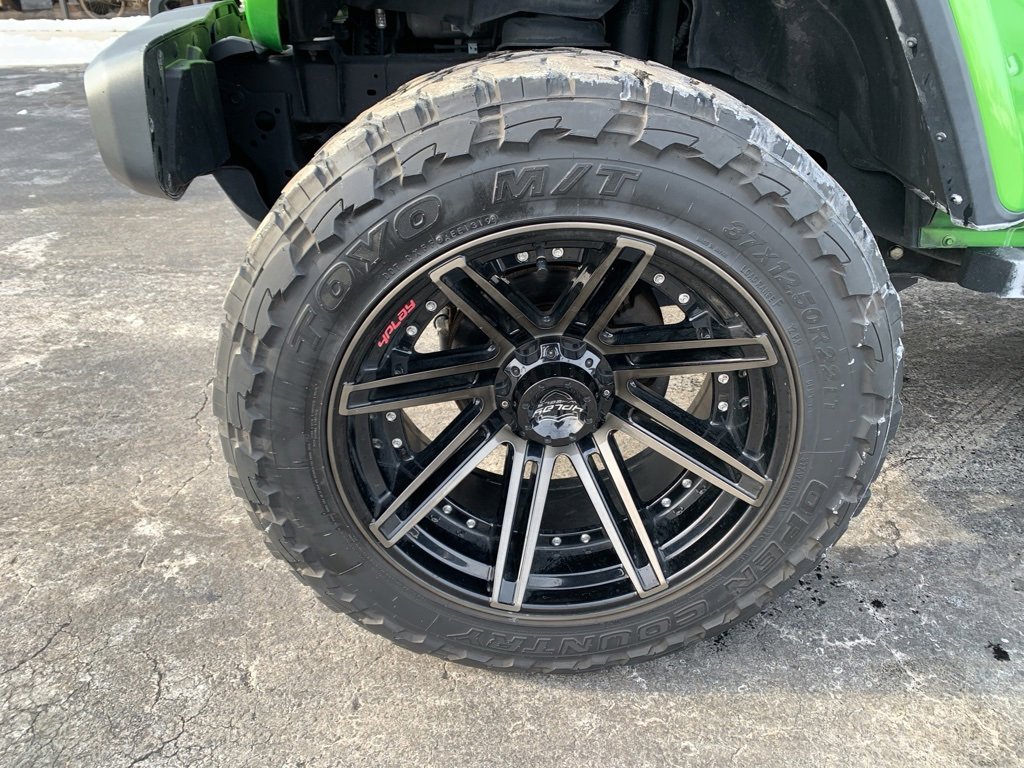 Used 2019 Jeep Wrangler Unlimited Sahara w/ Uconnect 4C Nav & Sound Group image 9