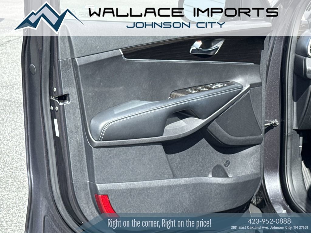 Used 2019 Kia Sorento LX w/ LX Convenience Package image 4