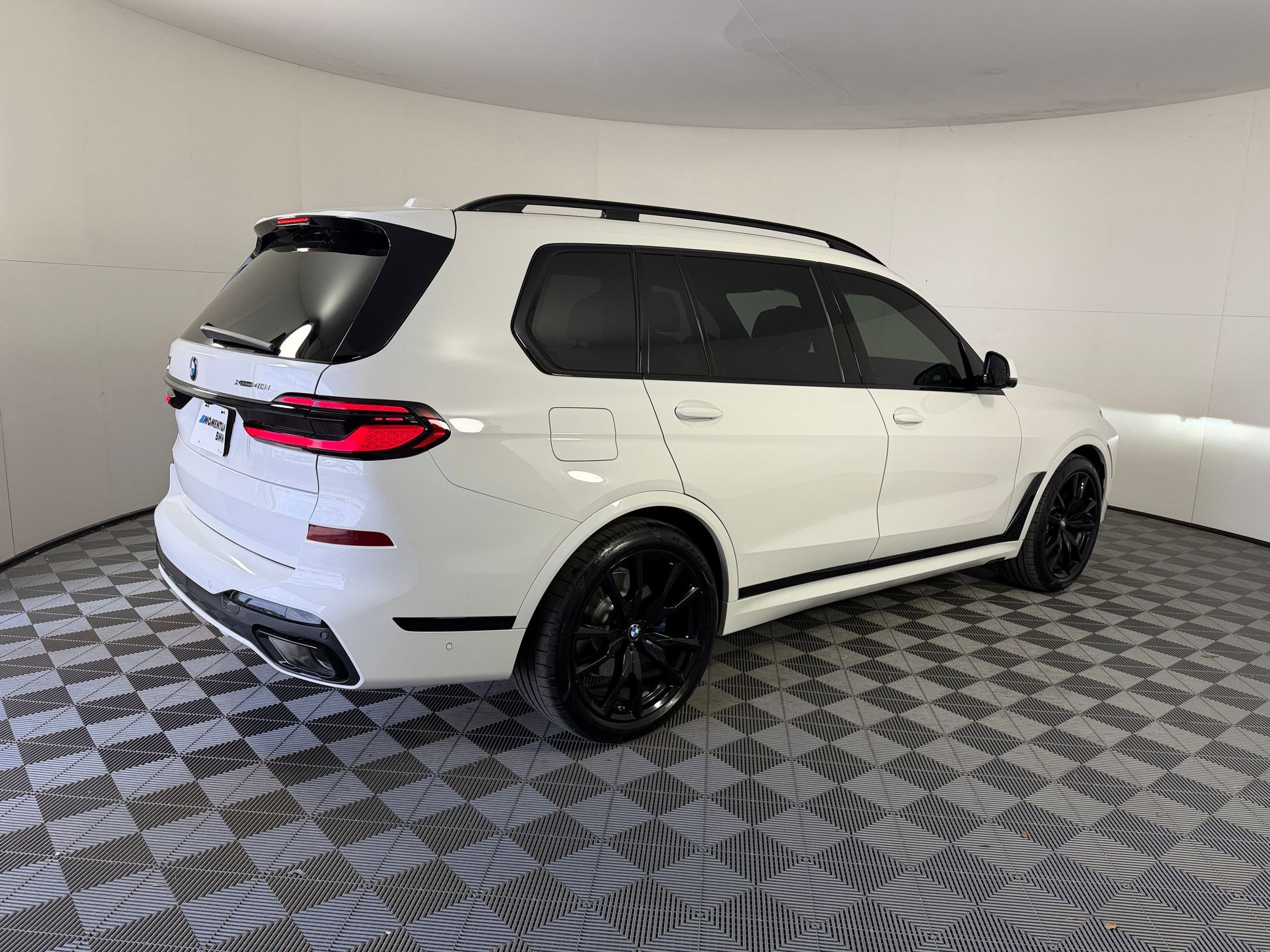 Used 2026 BMW X7 xDrive40i w/ M Sport Package image 9