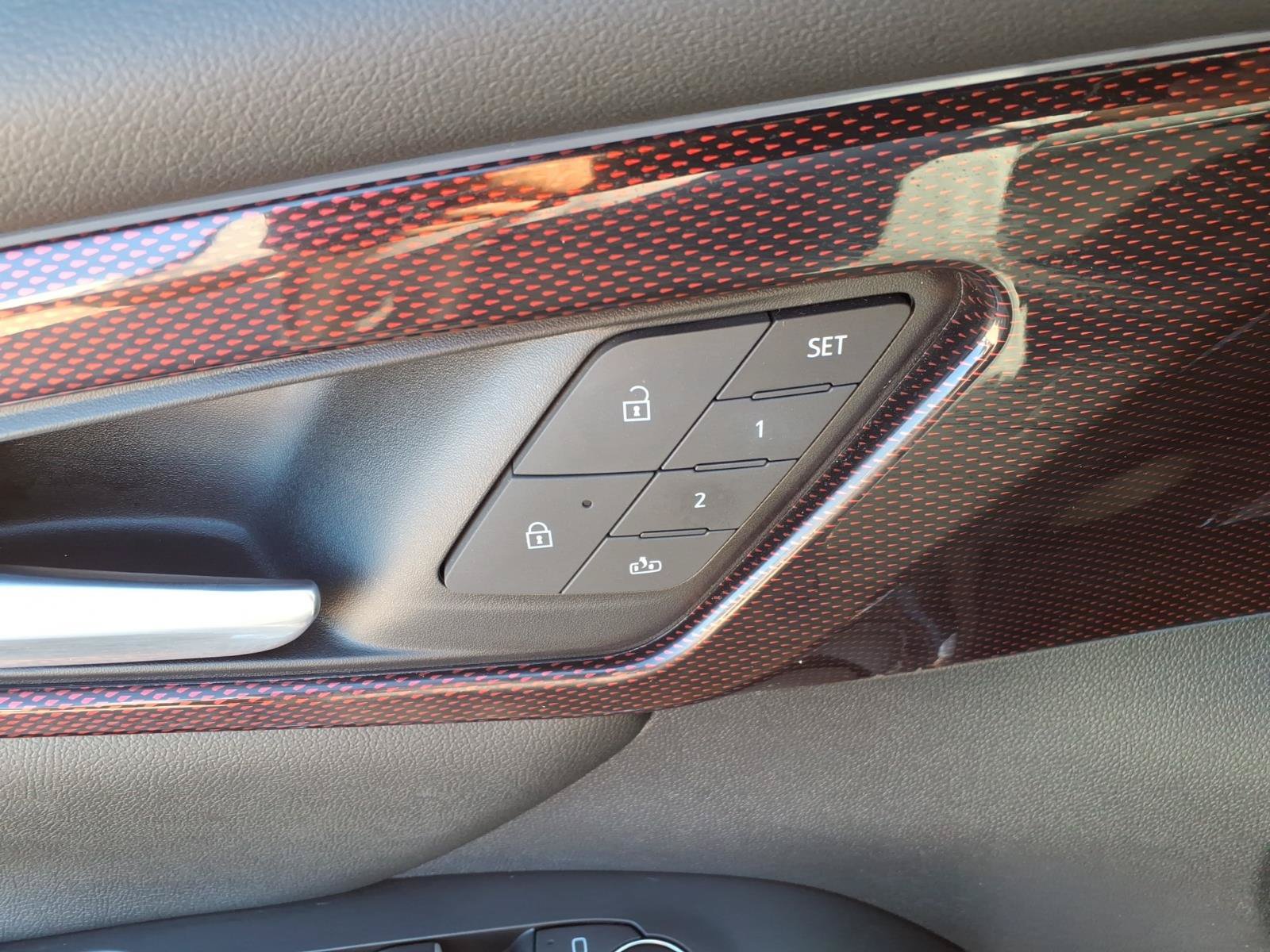 Used 2024 Chevrolet Traverse RS FWD image 15