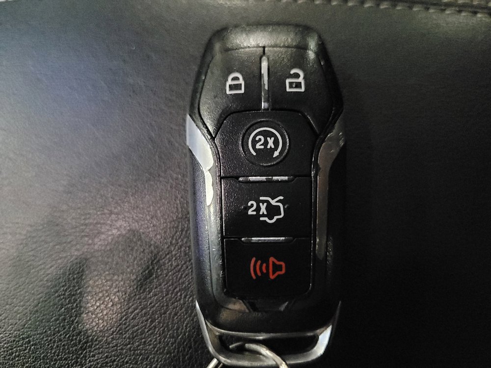 Used 2016 Ford Edge Titanium w/ Equipment Group 302A AWD/4WD image 32