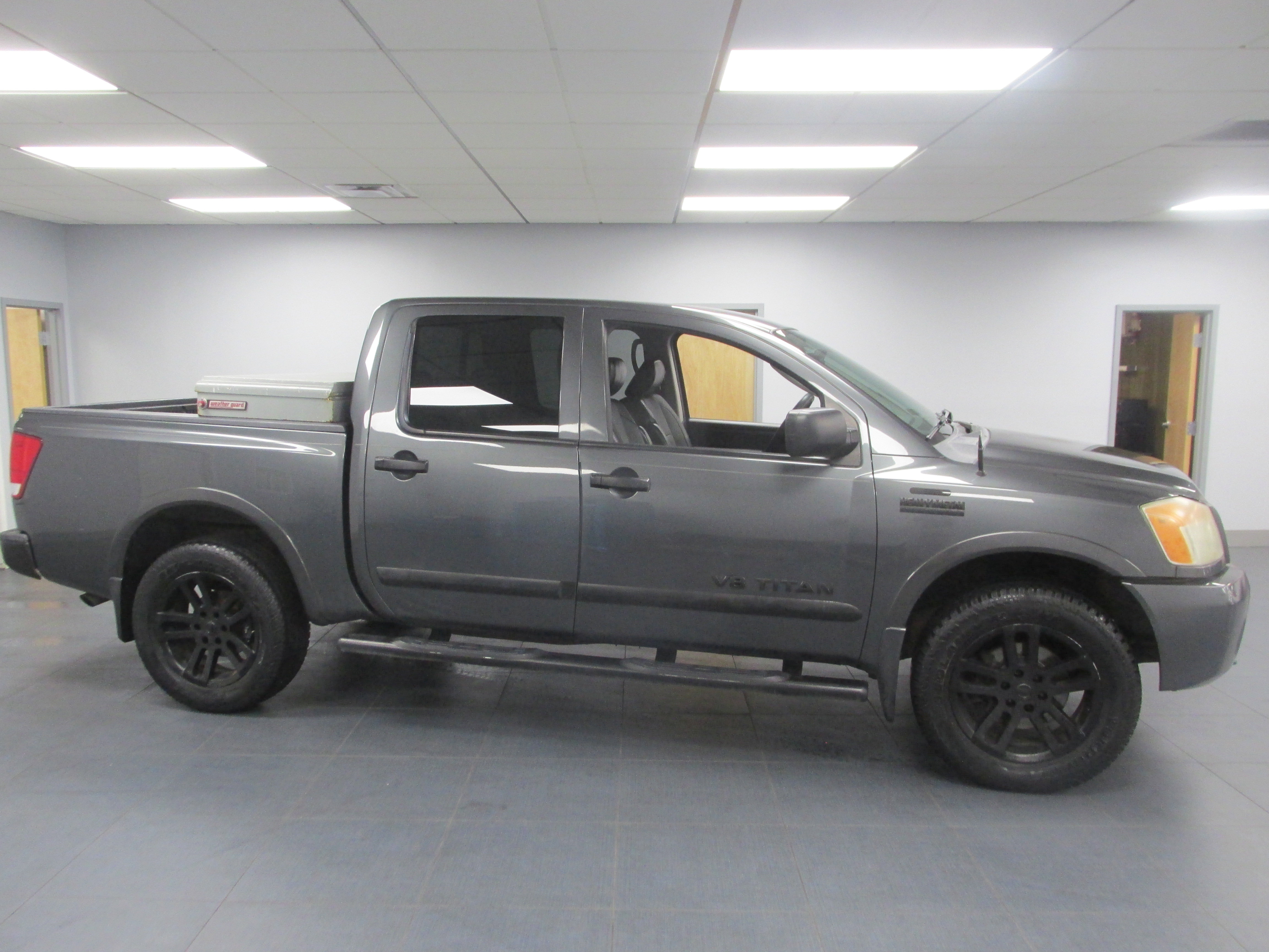 Used 2011 Nissan Titan SL w/ Heavy Metal Edition Pkg AWD/4WD image 4