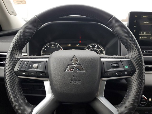 Used 2025 Mitsubishi Outlander SE image 25