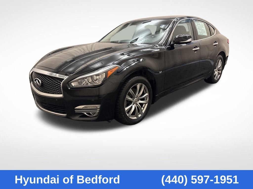 Used 2019 INFINITI Q70 Luxe image 1
