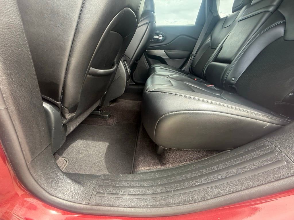 Certified 2019 Jeep Cherokee Latitude Plus image 28