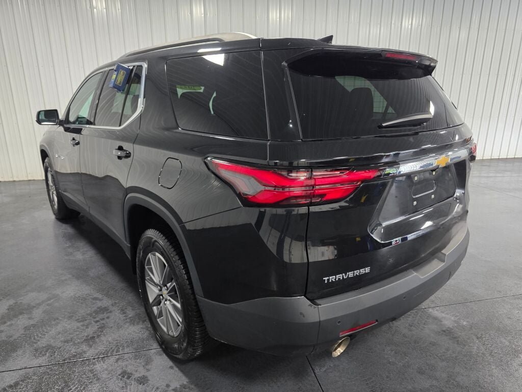 Used 2022 Chevrolet Traverse LT FWD image 3