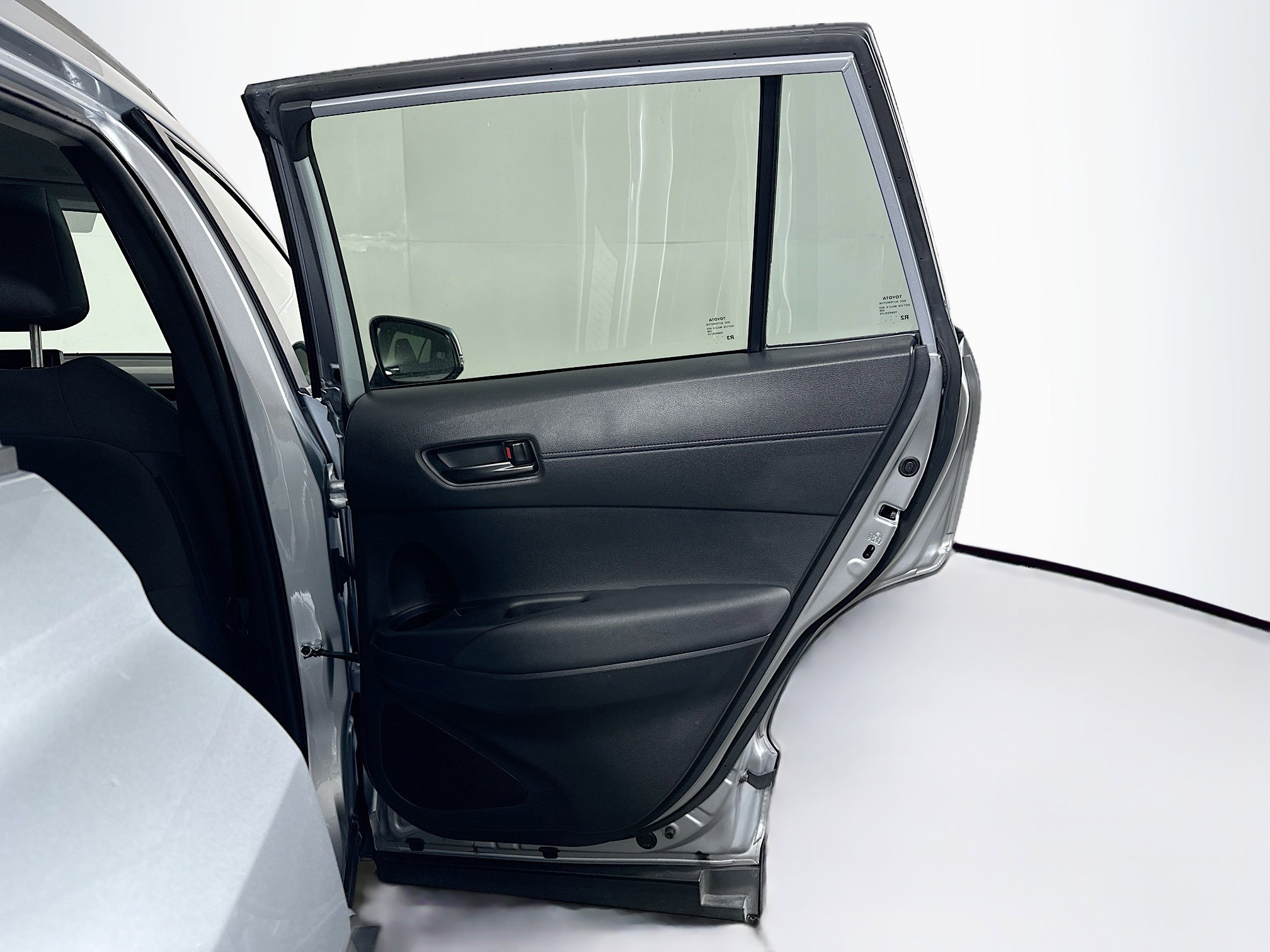 Used 2023 Toyota Corolla Cross LE image 28