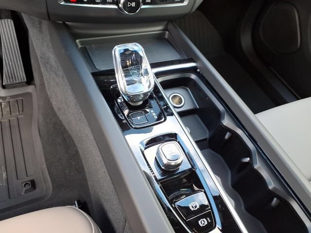 New 2026 Volvo XC60 T8 Plus w/ Protection Package Premier AWD/4WD image 24