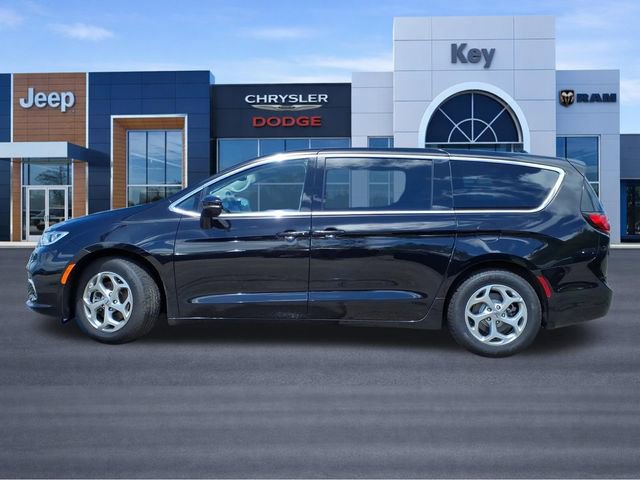 Used 2024 Chrysler Pacifica Limited FWD image 2