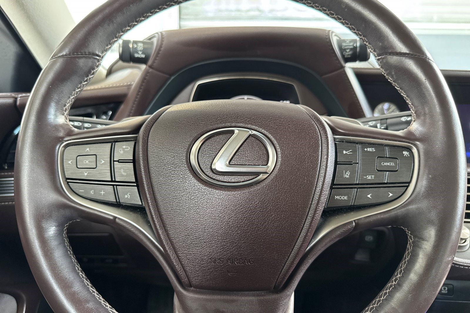 Used 2018 Lexus LS 500 w/ Accessory Package (Z2) RWD image 29