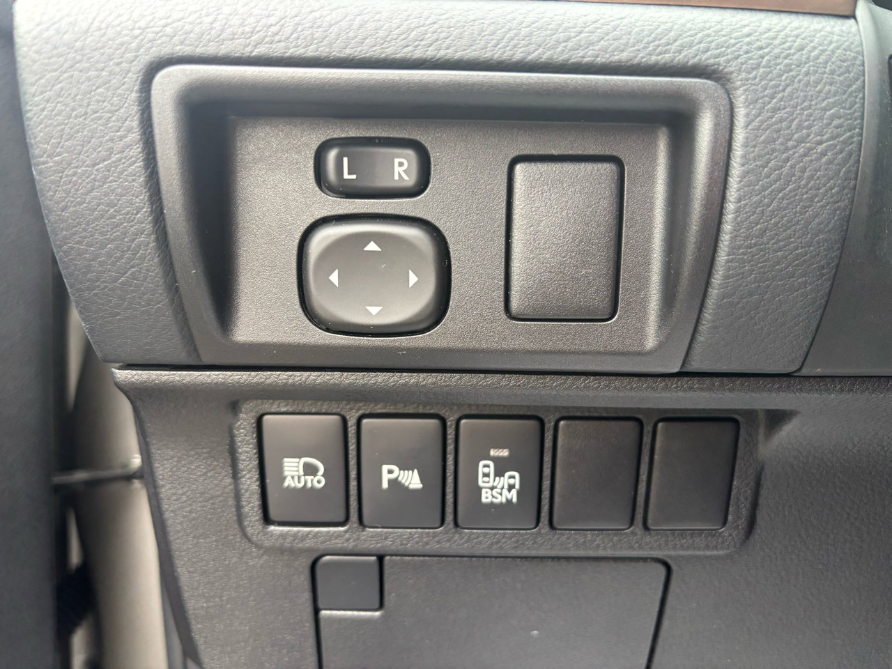 Used 2017 Lexus ES 300h image 15