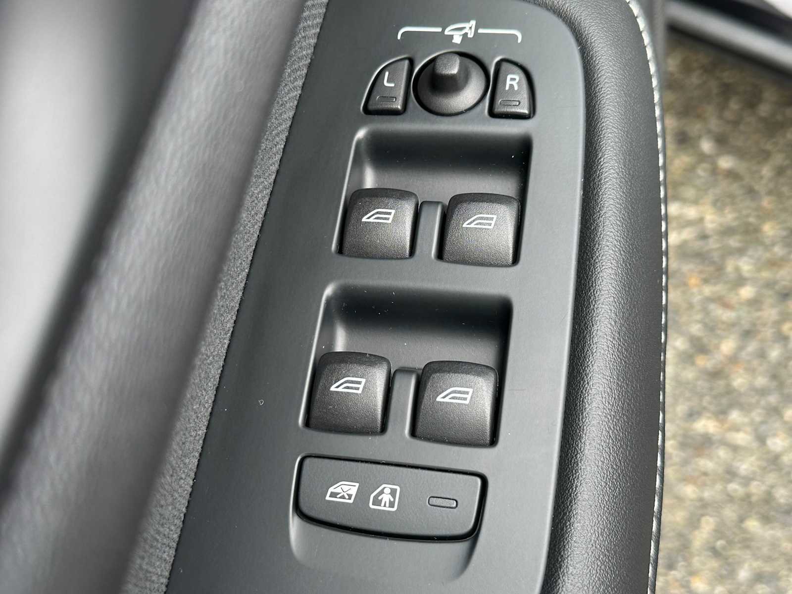 Certified 2024 Volvo S60 T8 Ultimate image 20