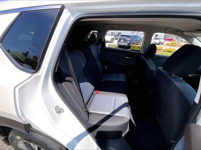 Used 2023 Nissan Rogue SV AWD/4WD image 16