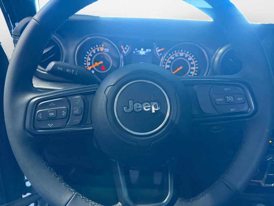 Used 2023 Jeep Gladiator Sport AWD/4WD image 13