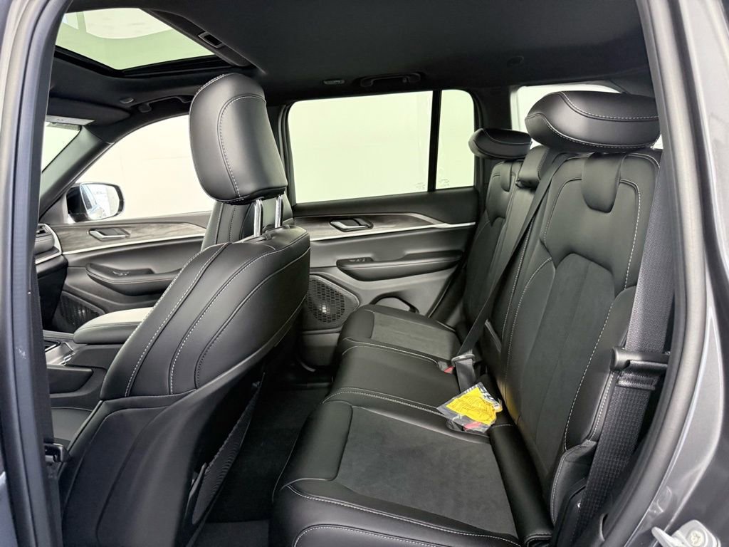 New 2026 Jeep Grand Cherokee Altitude image 18