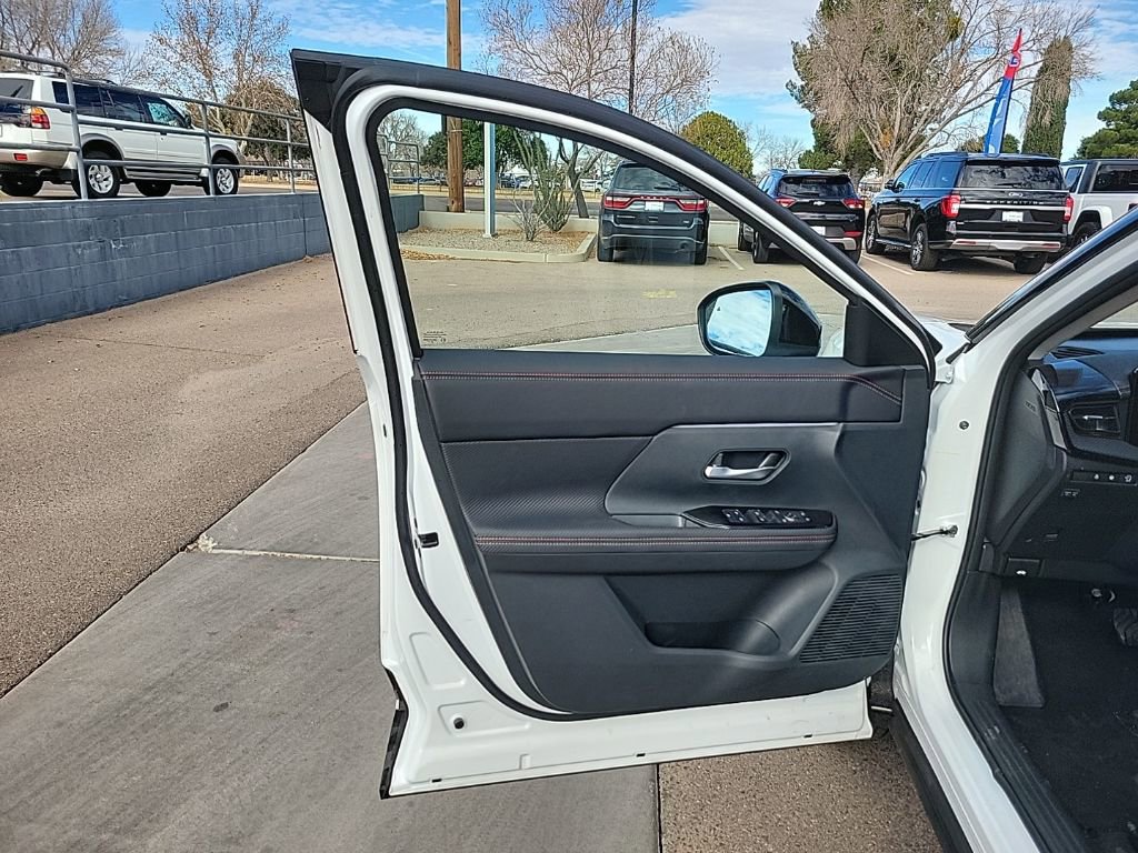 New 2026 Nissan Kicks SR w/ SR Premium Package image 11