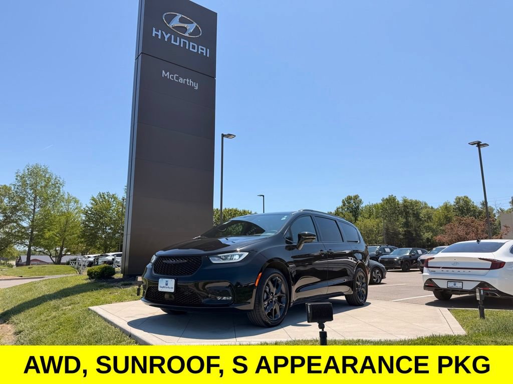 Used 2024 Chrysler Pacifica Limited w/ S Appearance Package