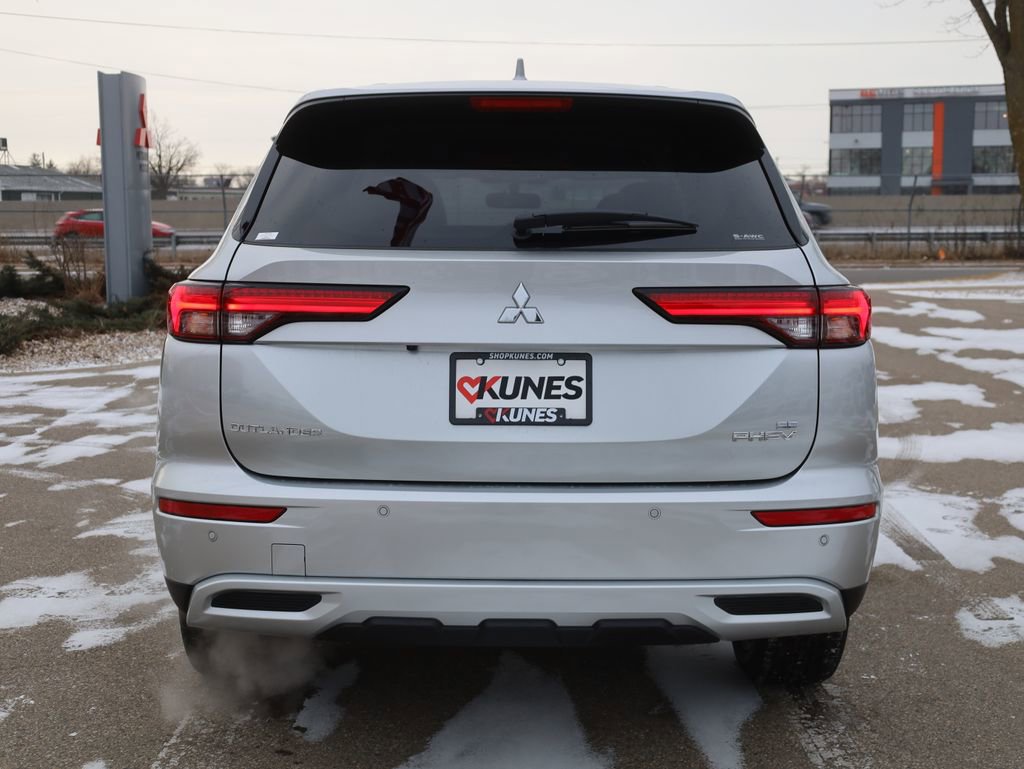 New 2025 Mitsubishi Outlander SE image 8