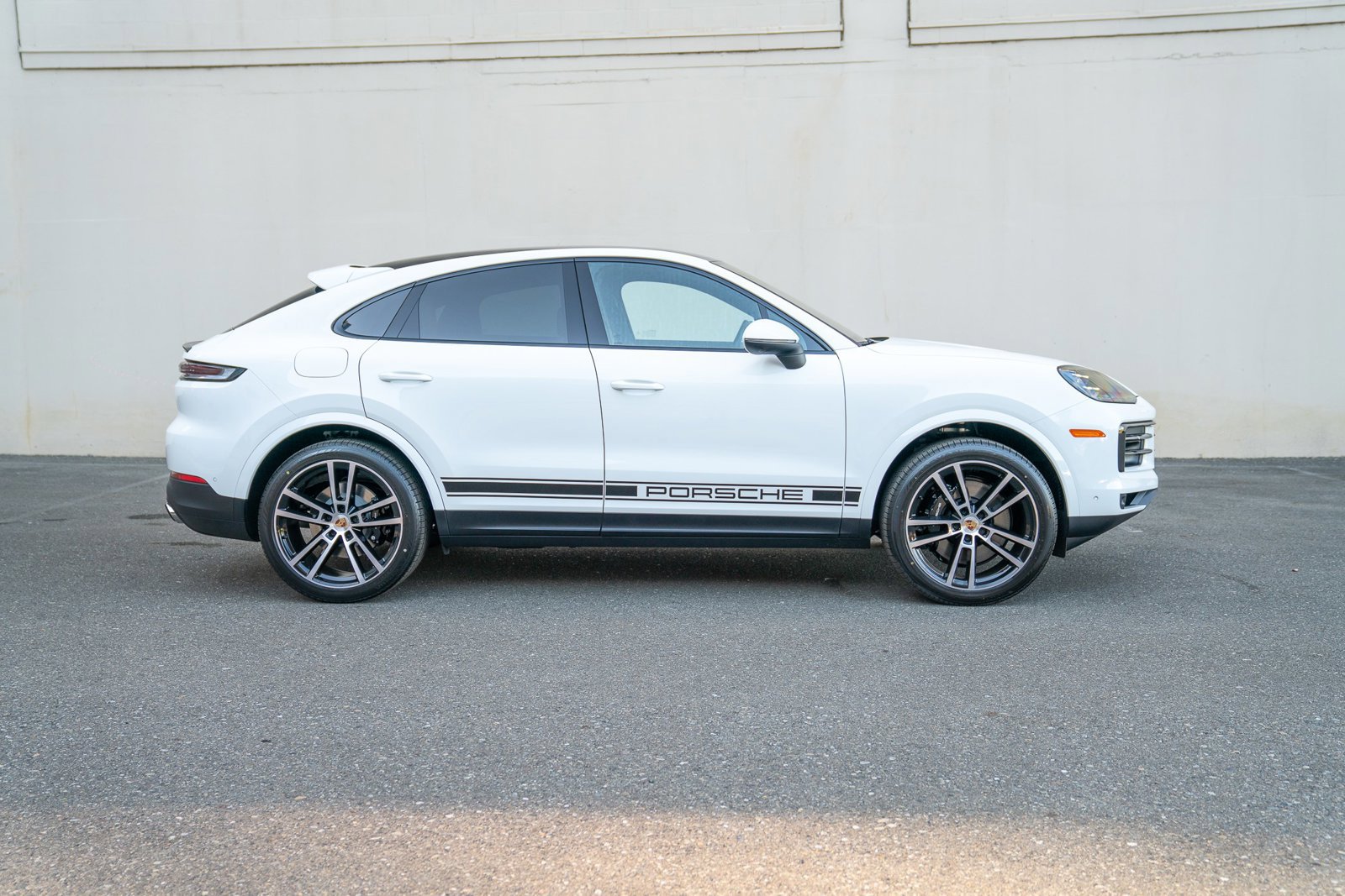 Certified 2025 Porsche Cayenne Coupe AWD/4WD image 8