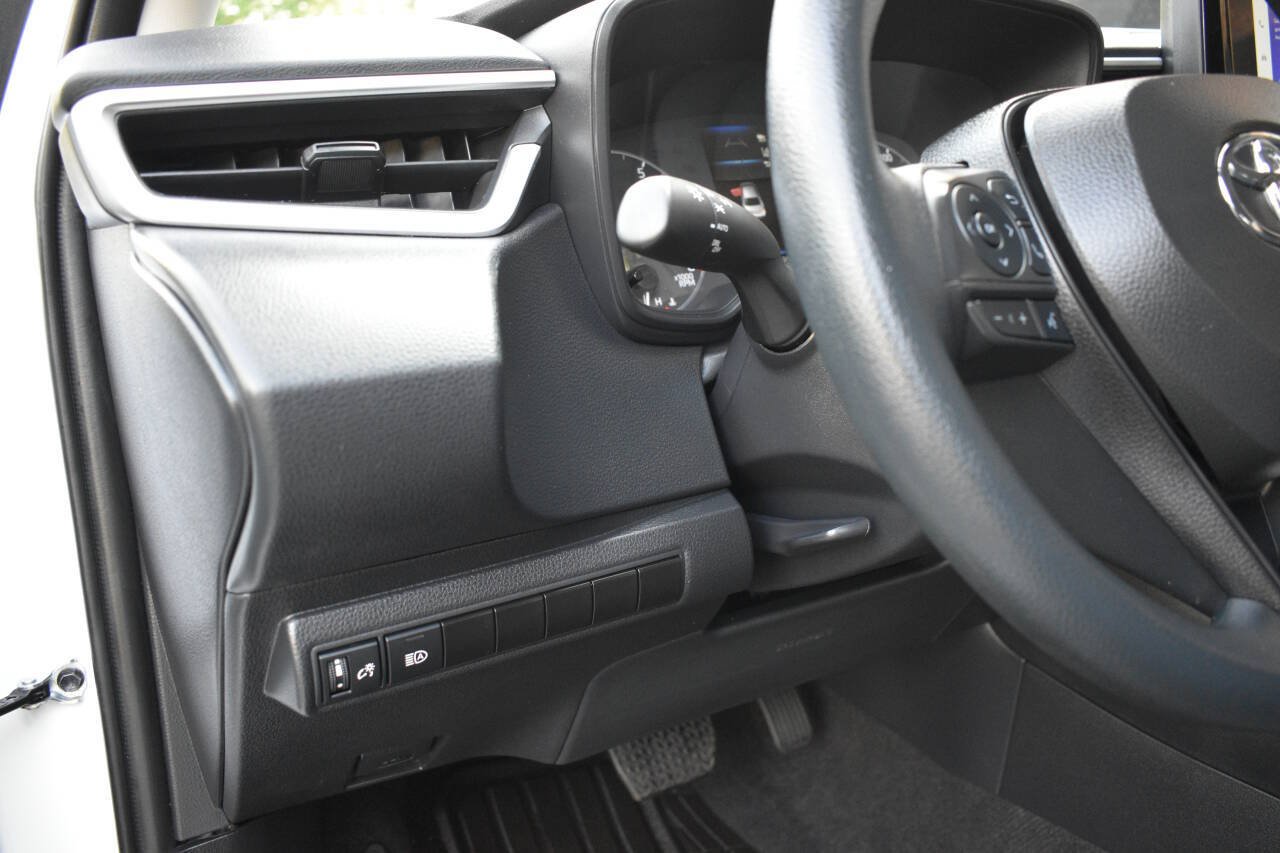 Used 2025 Toyota Corolla LE FWD image 18