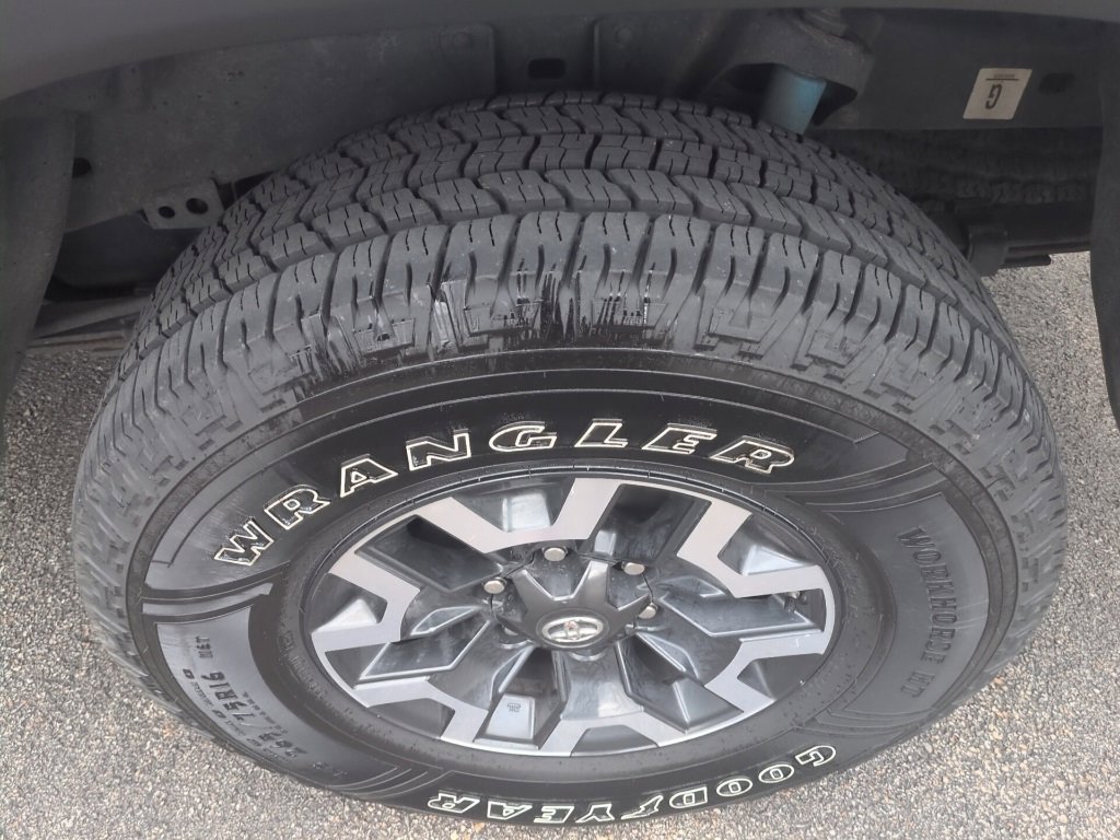 Used 2017 Toyota Tacoma TRD Off-Road image 7