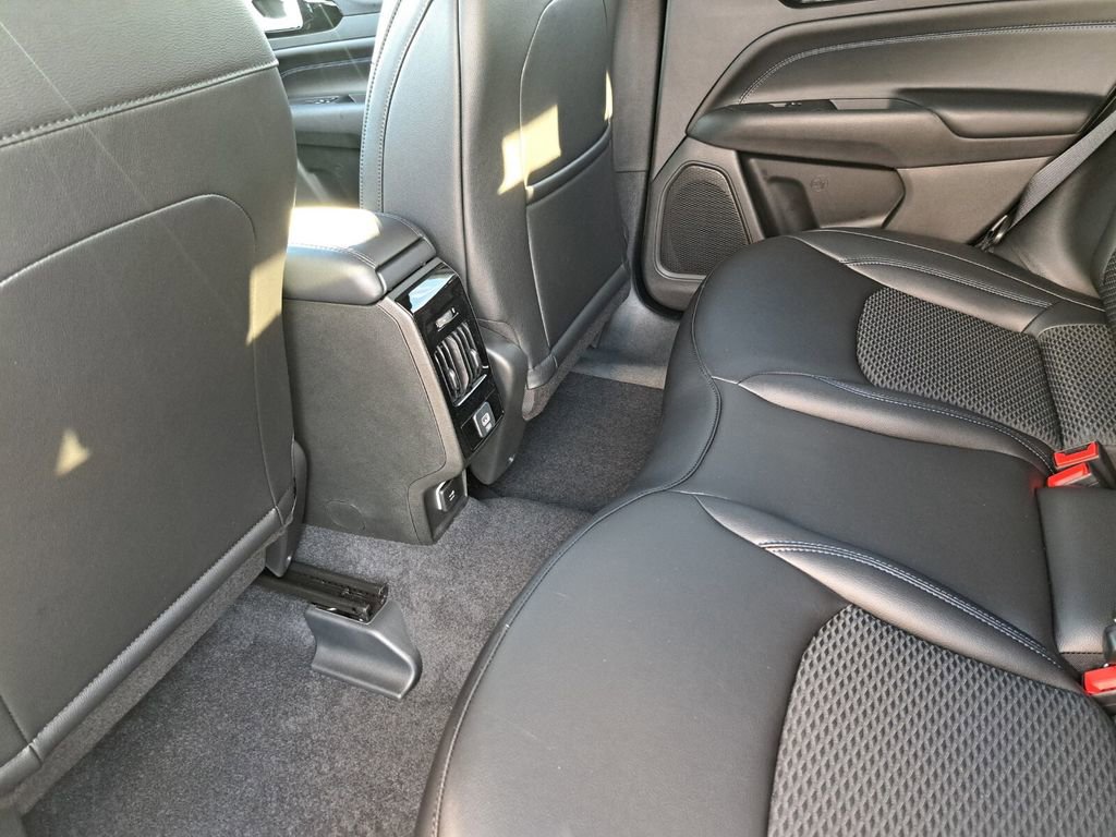 New 2026 Jeep Compass Latitude image 25