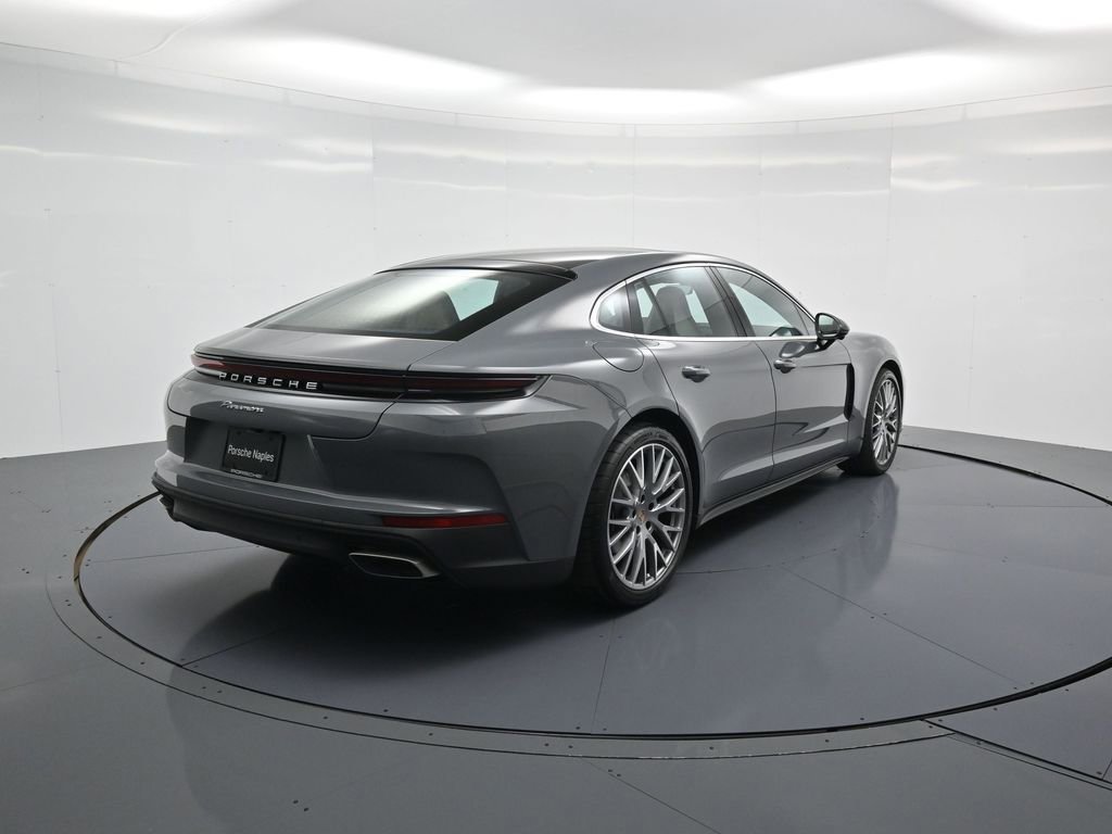 Used 2025 Porsche Panamera image 27