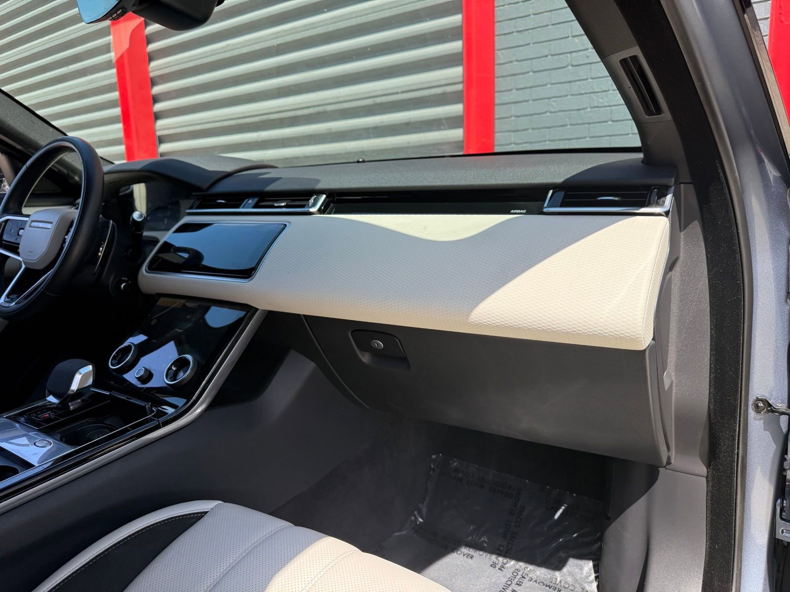 Used 2023 Land Rover Range Rover Velar R-Dynamic S AWD/4WD image 17