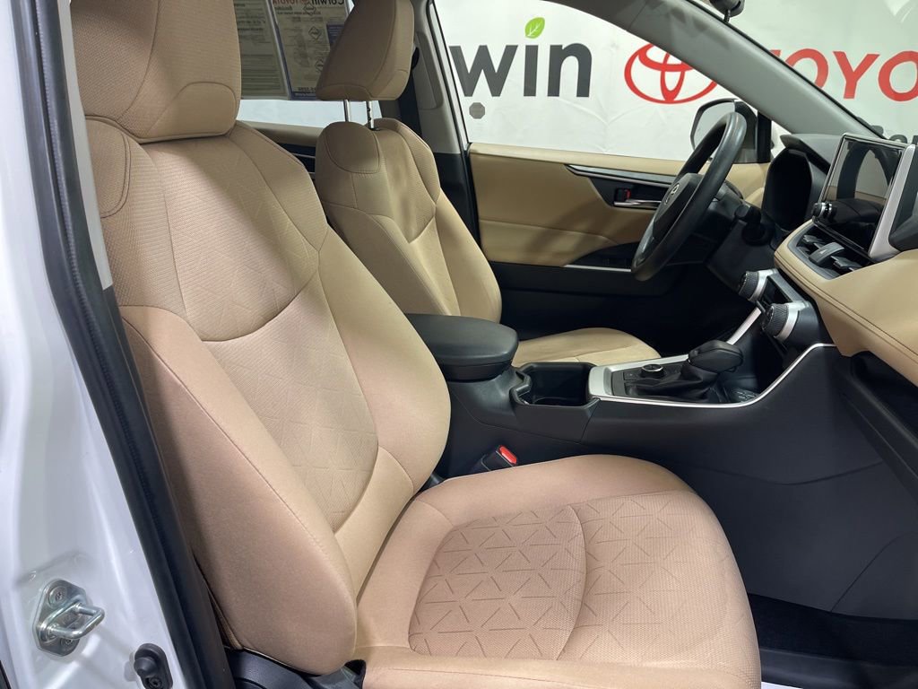Used 2023 Toyota RAV4 XLE image 13
