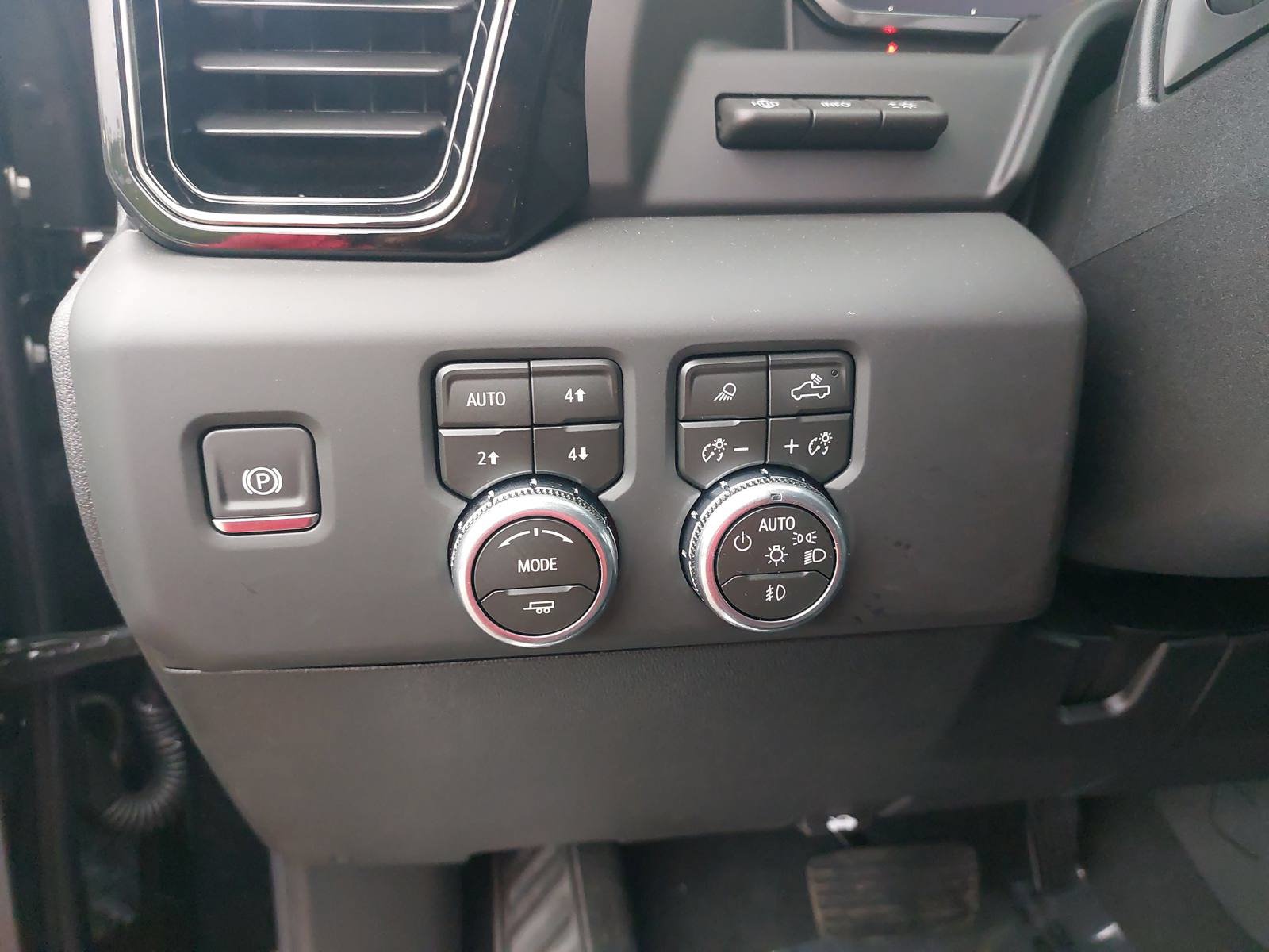 New 2026 GMC Sierra 2500 AT4 w/ AT4 Premium Plus Package AWD/4WD image 27