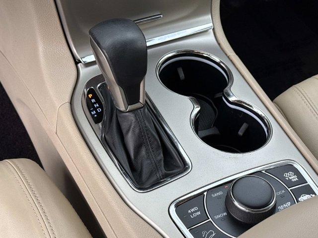 Used 2017 Jeep Grand Cherokee Limited AWD/4WD image 23