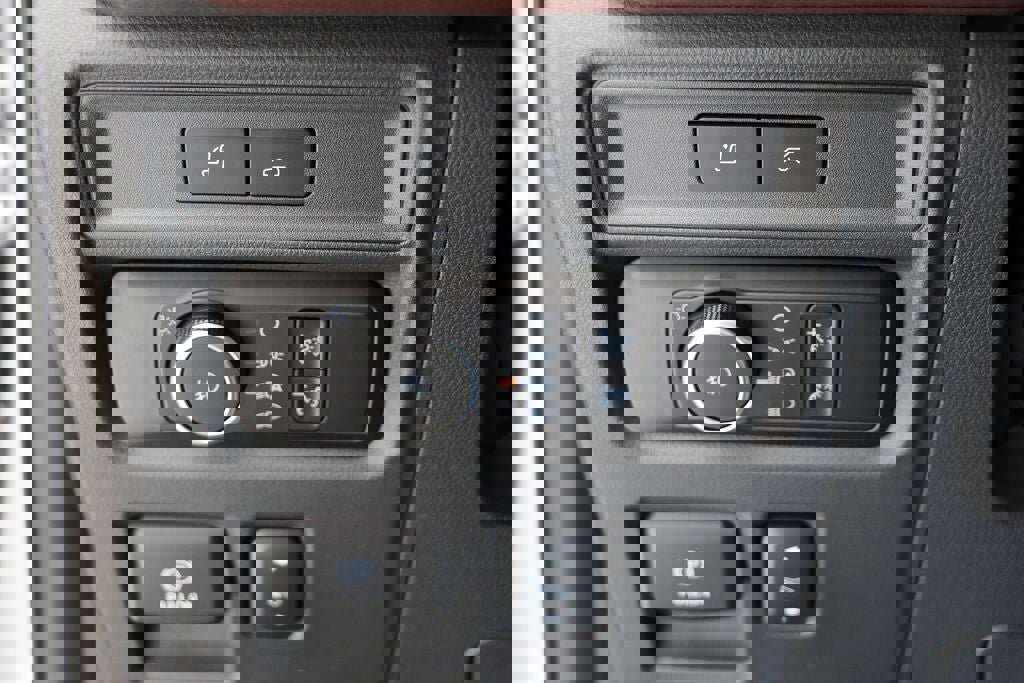 Used 2024 Ford Expedition Limited image 33