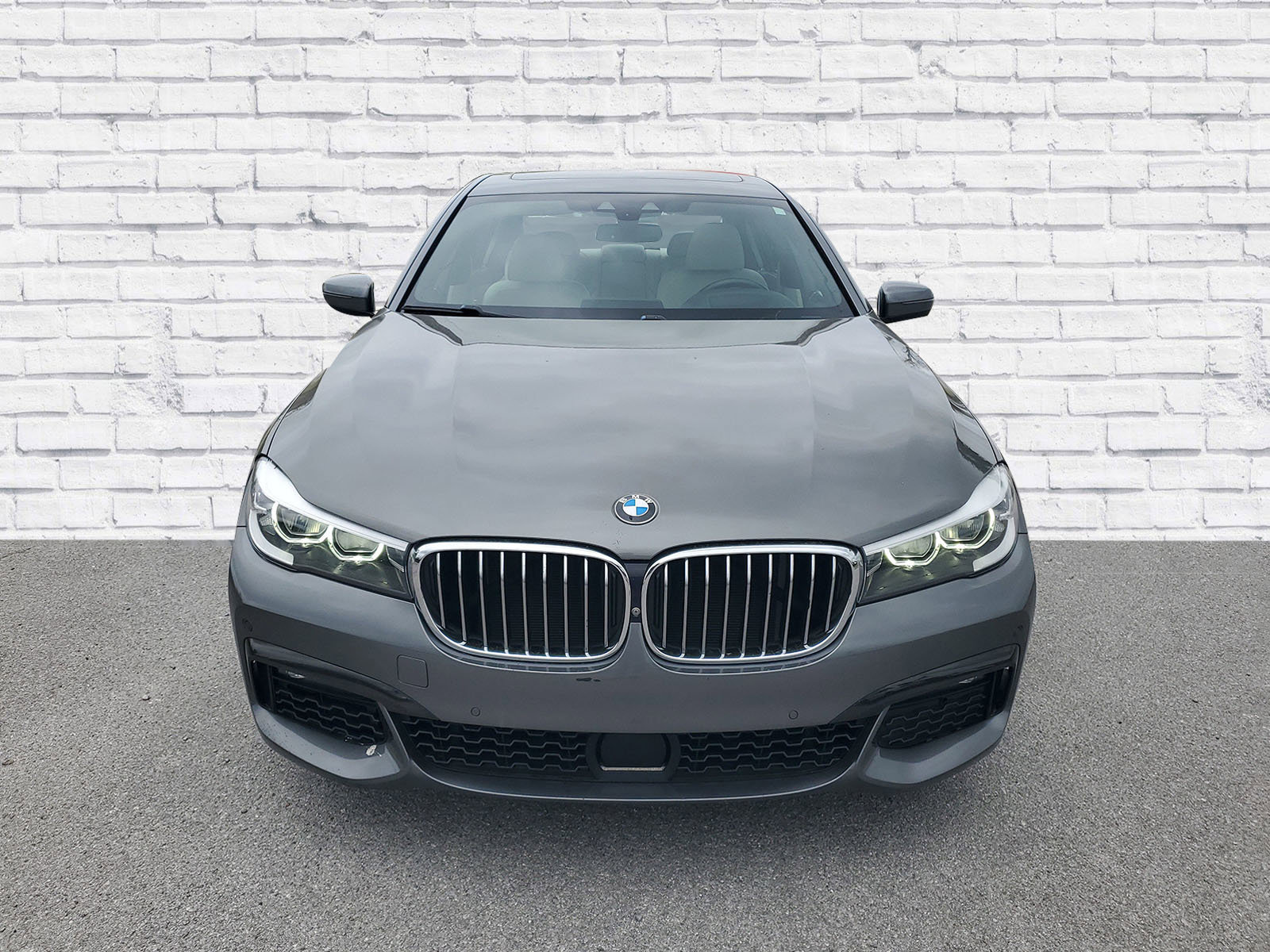 Used 2018 BMW 740i image 2
