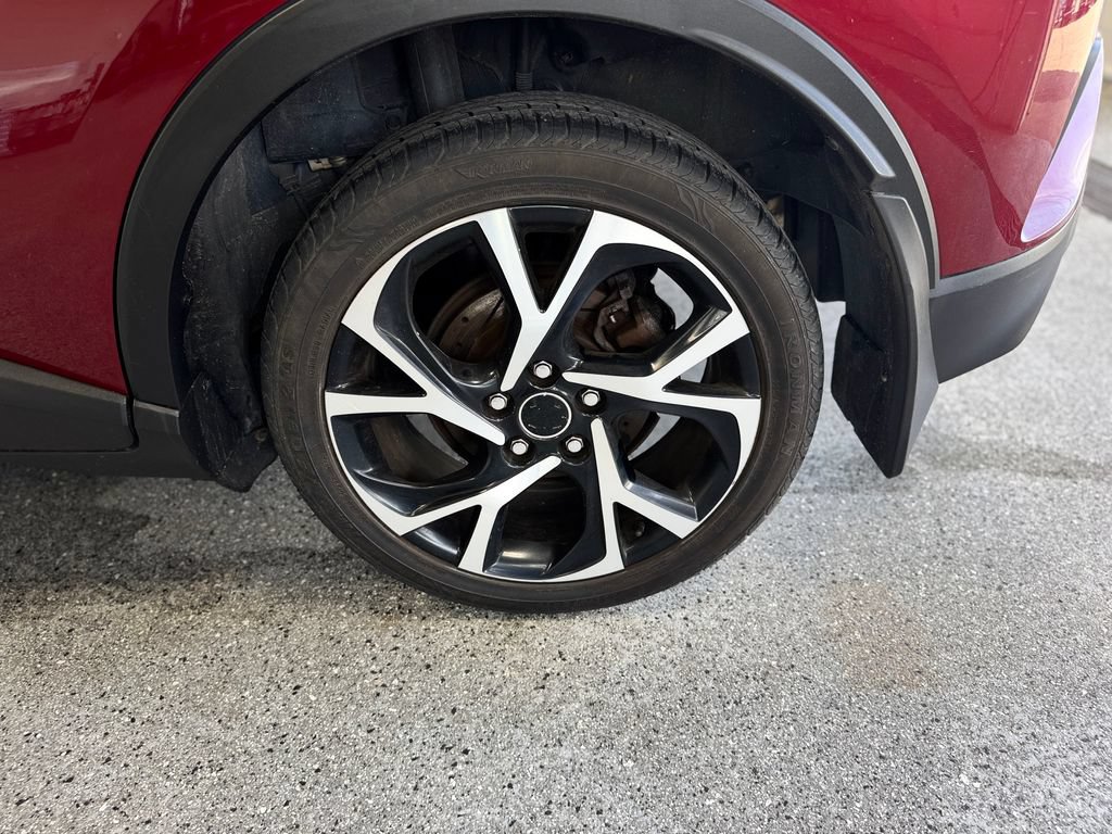 Used 2018 Toyota C-HR XLE FWD image 21
