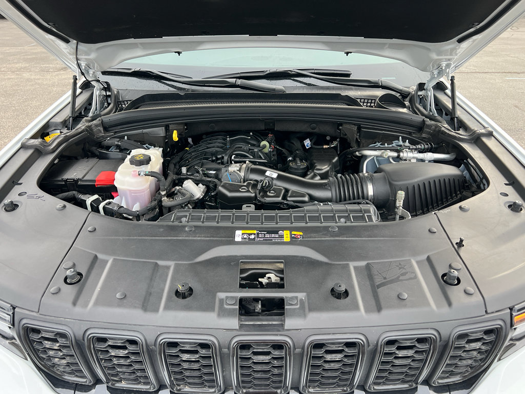 Used 2024 Jeep Grand Cherokee Altitude AWD/4WD image 30