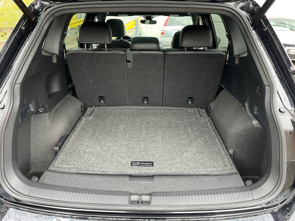 Used 2024 Volkswagen Tiguan SE R-Line AWD/4WD image 25