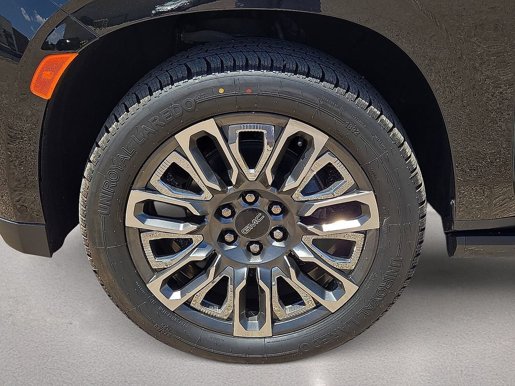 Used 2023 GMC Yukon Denali Ultimate AWD/4WD image 11